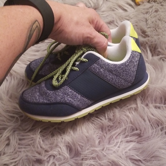 Boys CAT & JACK Sneakers size 13 - Picture 3 of 5